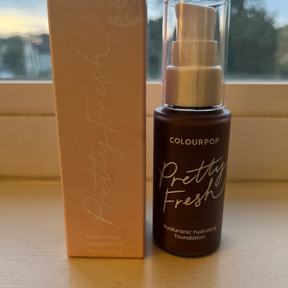 ColourPopโ Pretty Fresh Hydrating Foundation - Deep Dark 215N